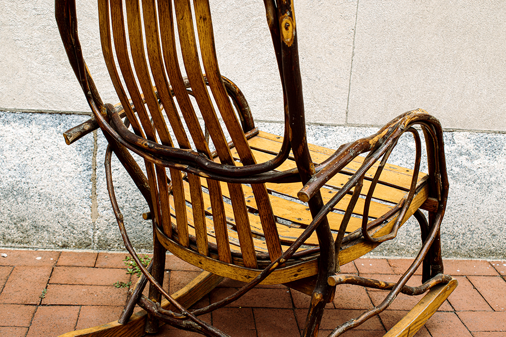 Amish rocking chair-detail